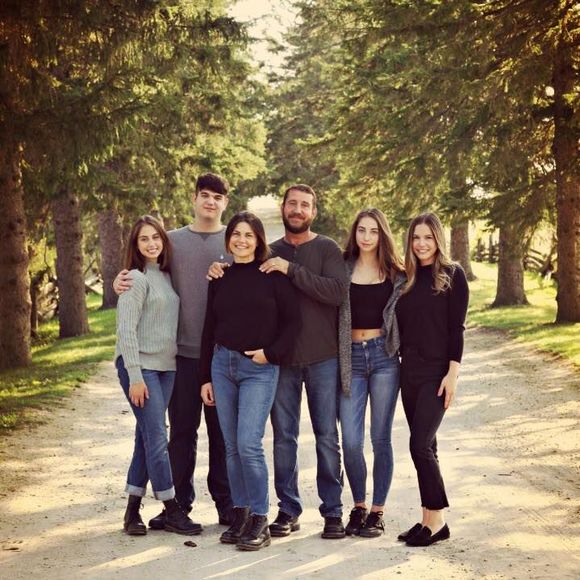 Meet your Posher, Lisa - Picture 1 of 1